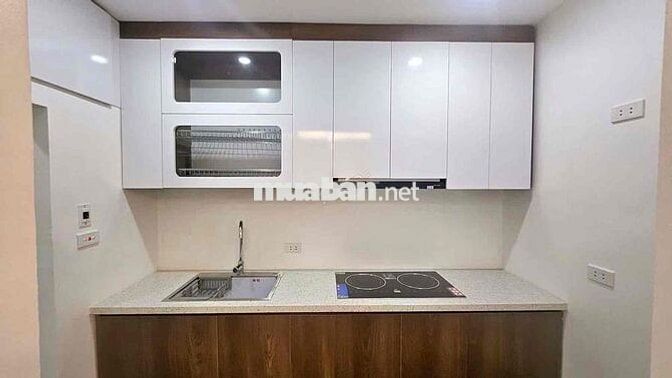 Bán TT Hoàng Quốc Việt, nhà siêu đẹp, thoáng, 2 ngủ khách bếp full NT