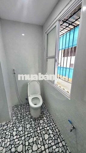 Bán TT Hoàng Quốc Việt, nhà siêu đẹp, thoáng, 2 ngủ khách bếp full NT