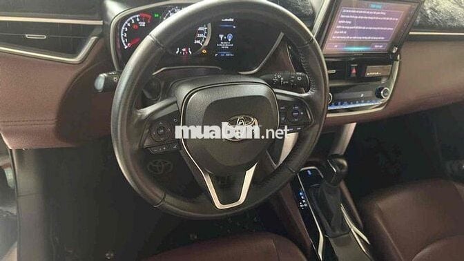 Toyota Corolla Cross 1.8V 2022 Đen 35 ngàn km