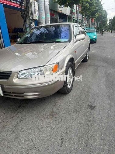 Toyota Camry 2002 2.0 Số sàn Vàng cát