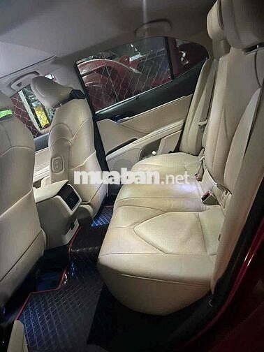 Toyota Camry 2.5Q Đỏ 22856 km