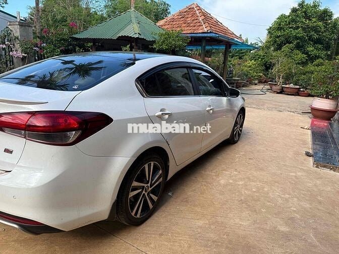 Kia Cerato 2017 1.6 bản full Trắng 10 vạn