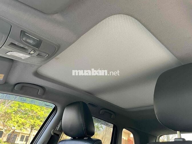Suzuki Vitara 1.6 AT 2016 màu Be