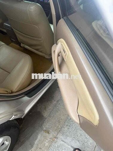 Toyota Camry 2002 2.0 Số sàn Vàng cát