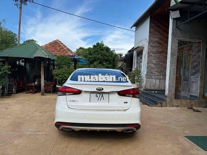 Kia Cerato 2017 1.6 bản full Trắng 10 vạn