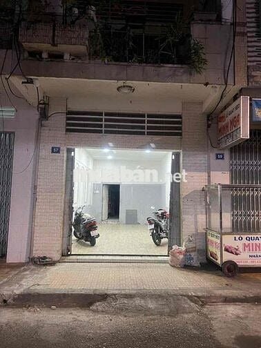 bán nhà ngay chợ Châu Đốc 6ty7 tl