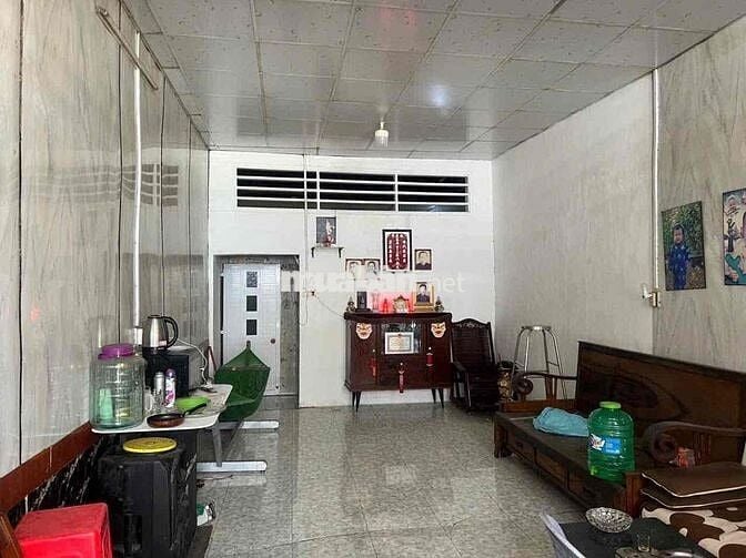 bán nhà ngay chợ Châu Đốc 6ty7 tl