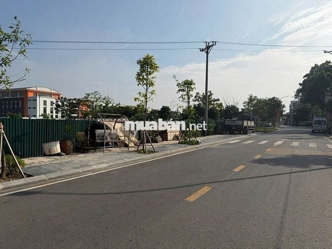 Ô tô vào đất, gần hồ điều hòa Đất Thôn Đoài Nam Hồng 45m2 3,45 ti