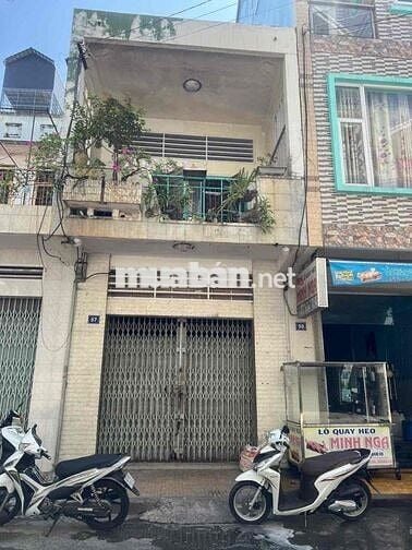 bán nhà ngay chợ Châu Đốc 6ty7 tl
