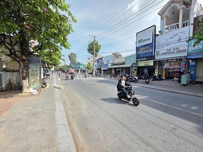 Bán Mặt tiền kinh doanh Trần Hưng Đạo, sát bên BigC Dĩ An , Chợ Dĩ An