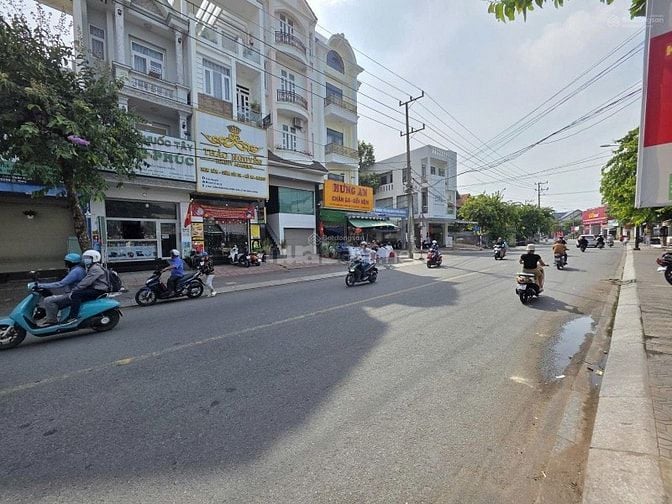 Bán Mặt tiền kinh doanh Trần Hưng Đạo, sát bên BigC Dĩ An , Chợ Dĩ An