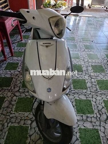 Piaggio Fly Trắng 2 chỗ