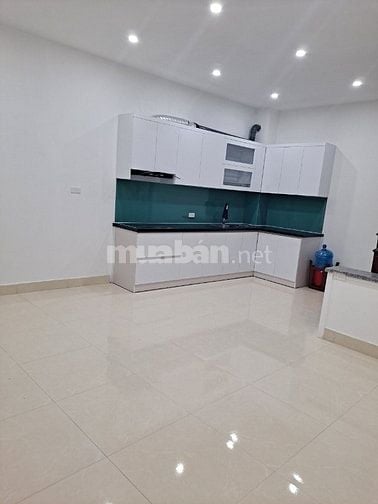 Gấp bán nhanh nhà ngõ Hồng Mai, gía 5.6 tỷ, hơn 26m2, lô góc 