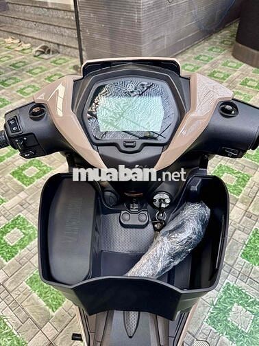 Yamaha 135 Fi LC V8 2025 Vàng Cát Mới 100%