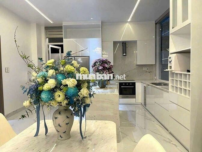 🏡 Cho thuê biệt thự có hồ bơi gần chợ Phước Đồng- ô tô vào tận nơi