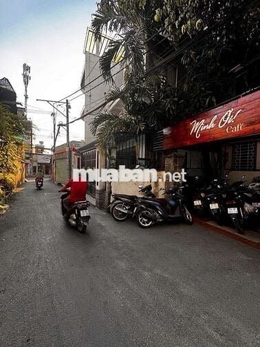 🔥 HƠN 5 TỶ – NHÀ NGAY PHẠM VĂN ĐỒNG, VỊ TRÍ KHÓ TÌM 🔥
🏡 60m² – 2 tầng