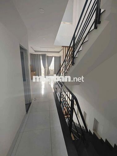 Cho thuê nhà nguyên căn 1 trệt 2 lầu sát PHẠM VĂN ĐỒNG NGAY TECCO TOWN