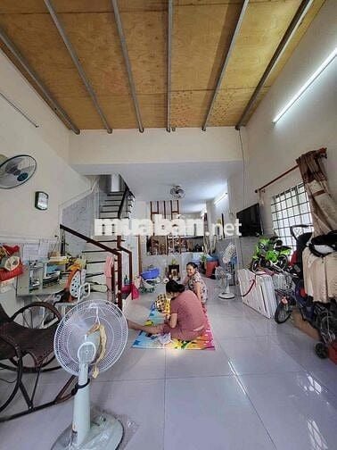 BÁN NHÀ LÔ GÓC 2 MẶT HẺM XE HƠI TẬN CỬA  GIÁ CHỈ NHỈNH 3 TỶ