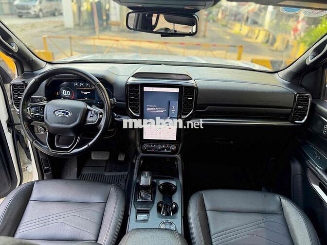 Ford Everest Titanium 2 Cầu - Xe Xuất Hoá Đơn Đủ
