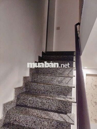 Bán nhà 2 tầng lửng đúc MT đường 5m5 lề 3m gần bến xe trung tâm
