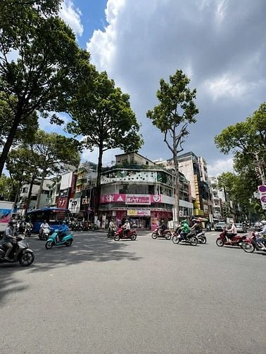 Cho Thuê Nhà Góc 2MT Nguyễn Trãi, Phường Chợ Quán, TP.HCM - Ngang 10M