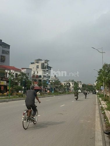 Chính chủ bán 300m2 đất mặt phố Nguyễn Gia Bồng mặt tiền 14m giá tốt