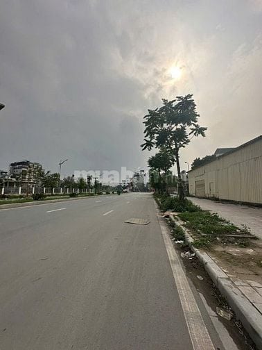 Chính chủ bán 300m2 đất mặt phố Nguyễn Gia Bồng mặt tiền 14m giá tốt