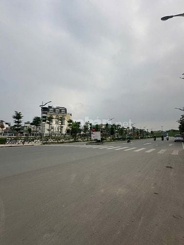 Chính chủ bán 300m2 đất mặt phố Nguyễn Gia Bồng mặt tiền 14m giá tốt