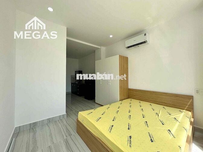 Cho thuê căn hộ trung tâm Vạn Phúc City sầm uất + ban công 15m2