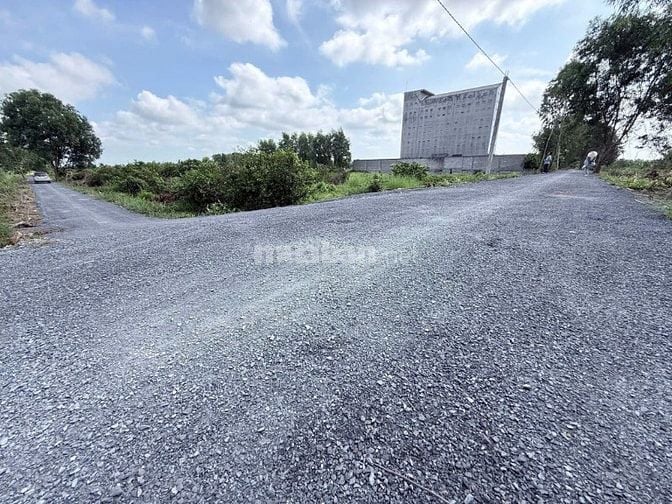Hàng hiếm tại tỉnh lộ 816, 360 triệu, 500m2 đất vườn View Kênh mát mẻ 