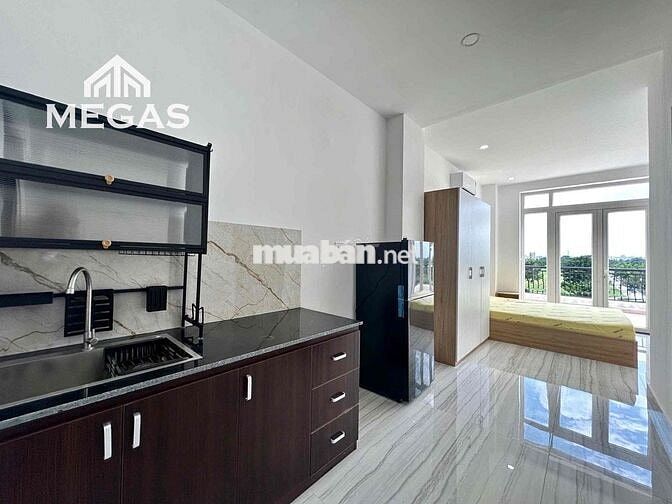 Cho thuê căn hộ trung tâm Vạn Phúc City sầm uất + ban công 15m2