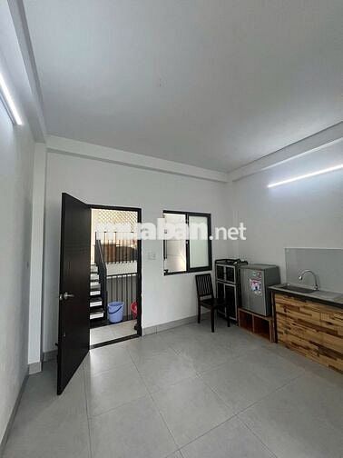 Phòng 30m2, có cửa sổ thoáng - 3,5tr - gần nhà ga T3 và Aeon mall