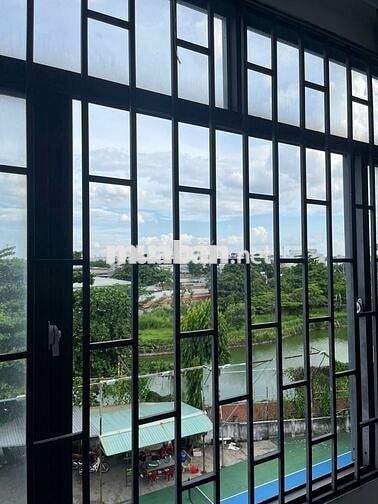 Phòng 30m2, có cửa sổ thoáng - 3,5tr - gần nhà ga T3 và Aeon mall