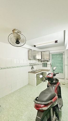 Cho Thuê Nhà Nguyên Căn Quận 1 [Cách Mặt Tiền Chỉ 1 Căn]