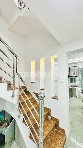 Cho Thuê Nhà Nguyên Căn Quận 1 [Cách Mặt Tiền Chỉ 1 Căn]