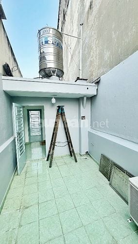 Cho Thuê Nhà Nguyên Căn Quận 1 [Cách Mặt Tiền Chỉ 1 Căn]