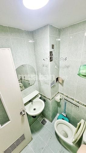 Cho Thuê Nhà Nguyên Căn Quận 1 [Cách Mặt Tiền Chỉ 1 Căn]