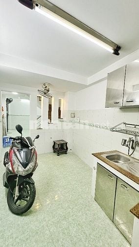 Cho Thuê Nhà Nguyên Căn Quận 1 [Cách Mặt Tiền Chỉ 1 Căn]