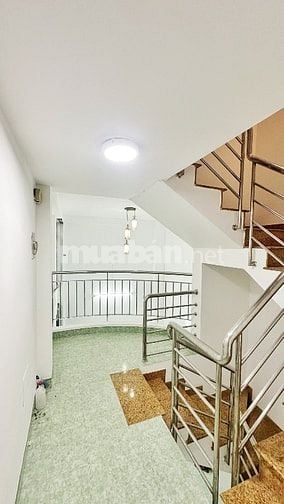 Cho Thuê Nhà Nguyên Căn Quận 1 [Cách Mặt Tiền Chỉ 1 Căn]