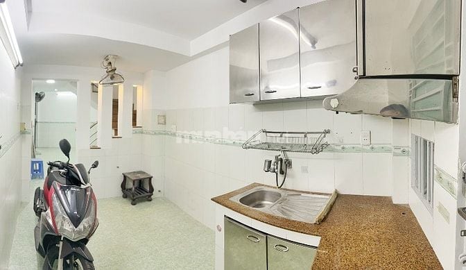 Cho Thuê Nhà Nguyên Căn Quận 1 [Cách Mặt Tiền Chỉ 1 Căn]
