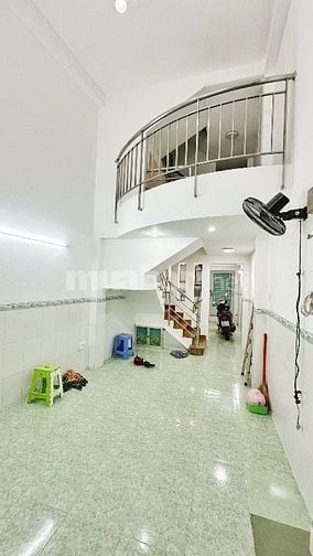 Cho Thuê Nhà Nguyên Căn Quận 1 [Cách Mặt Tiền Chỉ 1 Căn]