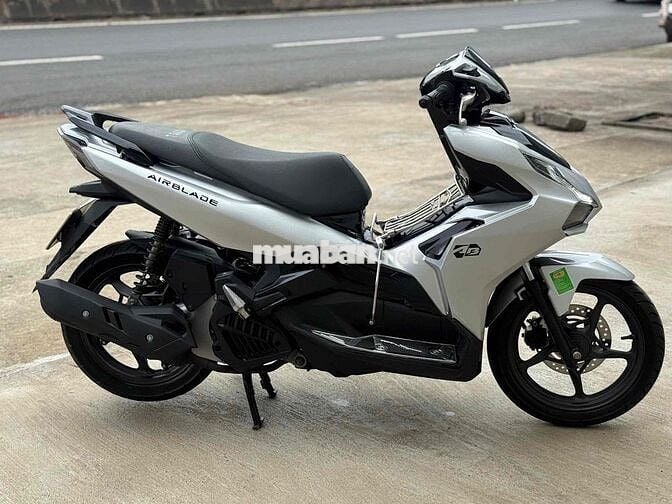 Honda Air Blade Bạc Đã sử dụng