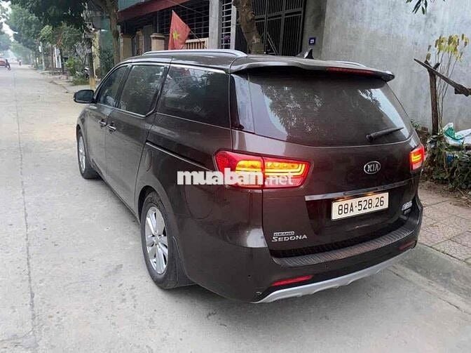 Kia Grand Sedona Dầu màu Nâu