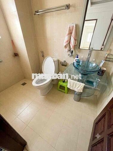 Cho thuê phòng 35m2 ban công, 439 Hòa Hảo Q10 - Gần UEF, Y