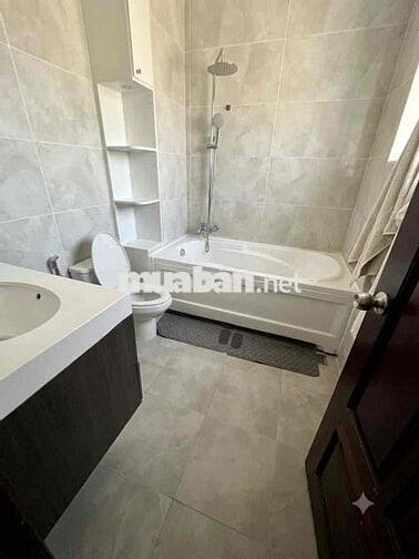Cho thuê phòng 35m2 ban công, 439 Hòa Hảo Q10 - Gần UEF, Y