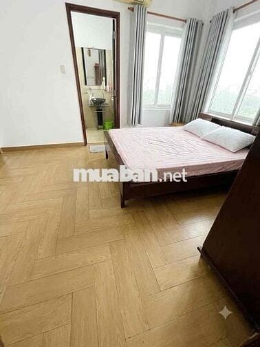 Cho thuê phòng 35m2 ban công, 439 Hòa Hảo Q10 - Gần UEF, Y