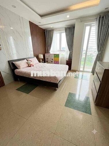 Cho thuê phòng 35m2 ban công, 439 Hòa Hảo Q10 - Gần UEF, Y