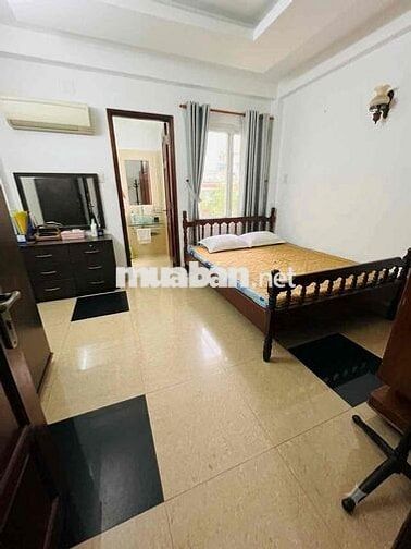 Cho thuê phòng 35m2 ban công, 439 Hòa Hảo Q10 - Gần UEF, Y