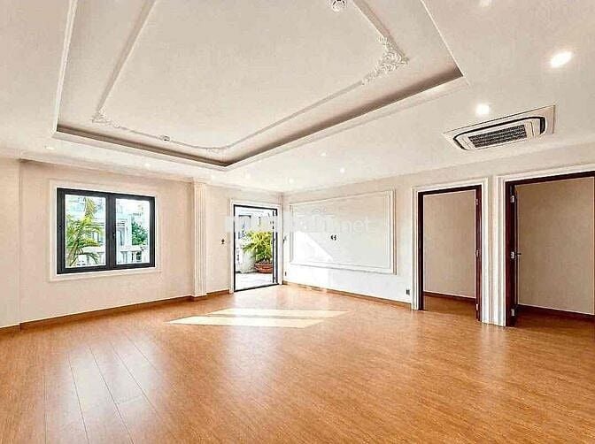 VĂN PHÒNG Q10 - 125m2 giá siêu tốt - ngay sát VẠN HẠNH MALL