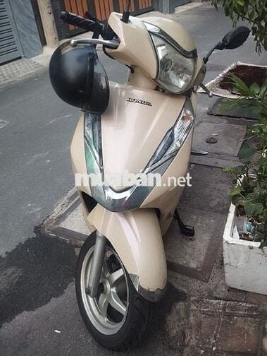 Cần bán xe Lead 2014. Màu vàng. Biển số Vũng Tàu 
